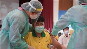 圖／台北市教育局提供,學生接種BNT