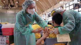 圖／台北市教育局提供,學生接種BNT