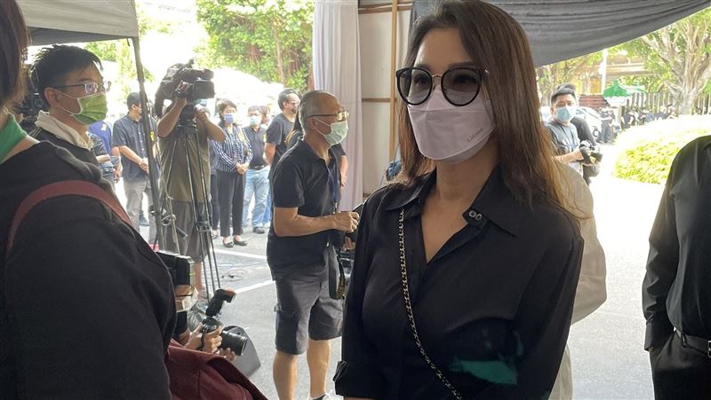 憶龍劭華互動　陳美鳳淚崩喊一路好走