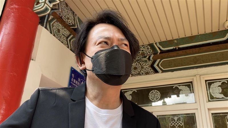 和龍劭華「同房」王識賢讚：越老越帥