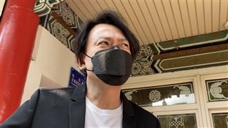 和龍劭華「同房」王識賢讚：越老越帥