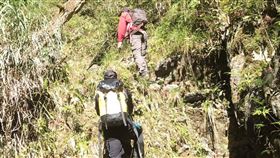 中橫四辣，百姑大山，丈夫單攻，打給妻子最後一通電話表示迷路後失聯，疑似失足墜落深溝 (圖／翻攝畫面)