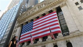 中國房市恐慌衝擊美股  道瓊大跌614點中國恆大集團債務危機引發投資人恐慌，美股當地時間20日賣壓沉重，道瓊工業指數大跌614點，創7月以來最差表現。圖為紐約證券交易所。中央社記者尹俊傑紐約攝  110年9月21日