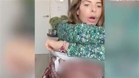 直播,內衣,彈出奶,走光,伍道爾（圖／翻攝自IG
trinnywoodall）