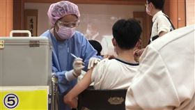 學生打BNT憂心肌炎！醫體醒2週內有「3症狀」盡速就醫