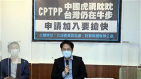 民進黨立委盼促今年加入CPTPP民進黨籍立委邱志偉（右）、許智傑（左）16日在記者會中呼籲相關單位應抓緊國際友台機遇，順勢推動台灣於今年正式申請加入CPTPP。中央社記者郭日曉攝  110年9月16日