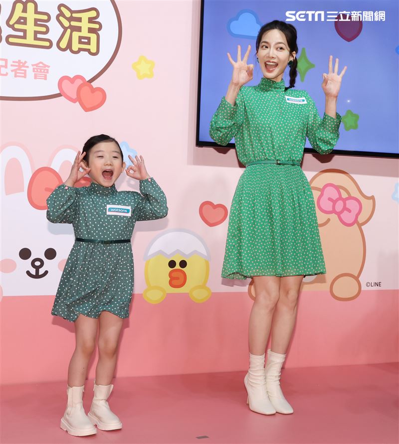 曾之喬出席代言活動與小朋友童趣唱遊。（記者邱榮吉/攝影）