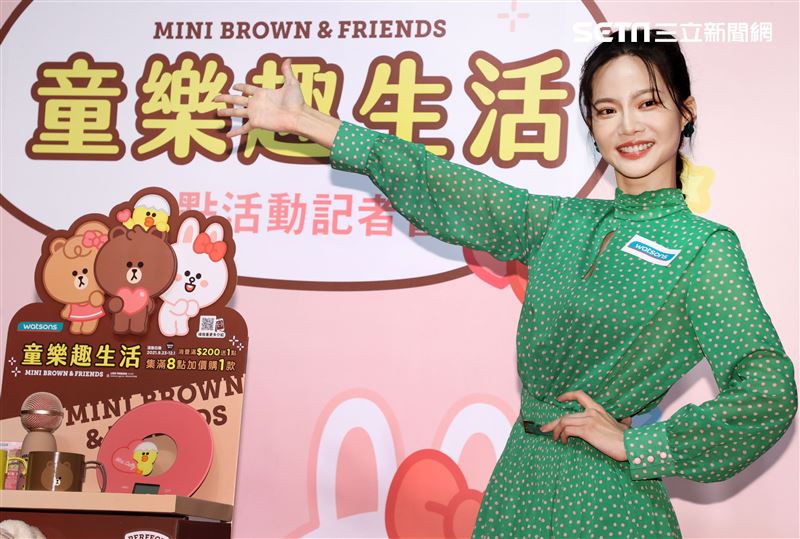 曾之喬出席代言活動與小朋友童趣唱遊。（記者邱榮吉/攝影）