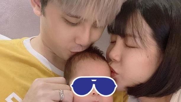 田亞霍兒子滿月了　喜曬一家三口合照