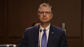 美參院通過人事 康達將任亞太助卿推動美台關係美國聯邦參議院23日以壓倒性票數，通過康達（圖）出任主管中國、台灣及北韓等重要事務的國務院亞太助卿職務。圖為康達6月15日出席參院外委會提名聽證會。中央社記者徐薇婷華盛頓攝 110年9月24日