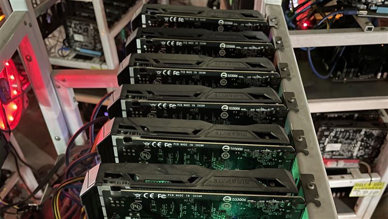 偷架挖礦機電費達8位數　7嫌下場慘