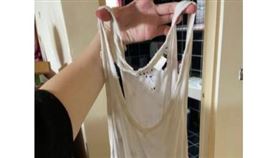 ▲ 原po家裡的「抹布」，也是爸爸穿好幾年，真的破到不能穿的吊嘎。（圖／翻攝自Dcard）