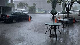 下雨,下大雨,雨天,（圖／記者劉沛妘攝影）