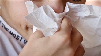 開車連打3噴嚏　他半身像被針刺中風了