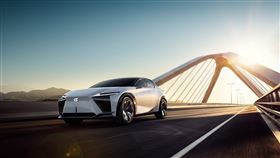 ▲Lexus計畫在2025年前發表10多款電動化車款，更期望在2050年前達到電動化車款碳中和目標。圖為2021年發表的LF-Z Electrified概念車。（圖／業者提供）