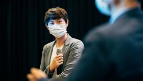 《醬狗》導演張智瑋，首映會映後座談與觀眾熱絡互動。（圖／想映電影提供）