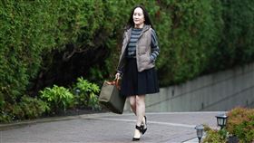 加拿大特准孟晚舟家人入境團聚加媒13日報導，加拿大移民局已特別批准華為前財務長孟晚舟的家人赴溫哥華與她團聚。圖為2020年12月7日，孟晚舟離開溫哥華家中赴法院出庭。（中新社提供）中央社  110年1月14日