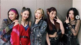 成員有娜的服裝過於性感，讓韓國網友不能接受。(圖／翻攝自theqoo)