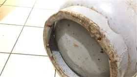 ▲ 因為瓦斯桶腳座明顯高低不平，導致小孩被削去了一塊肉，也縫了整整15針（圖／翻攝自Dcard）