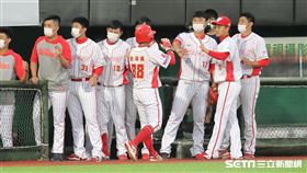 ▲朱祥麟敲出2分打點二壘安打，味全龍先馳得點。（圖／記者劉彥池攝影）