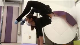 ▲清水的軟骨功實在了得。（圖／翻攝自清水IG）