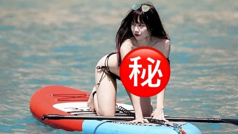 女神遮三點貓爬式　倒出美胸黑溝辣瘋