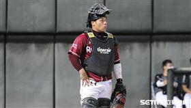 ▲樂天桃猿捕手嚴宏鈞。（圖／記者劉彥池攝影）