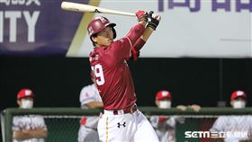 ▲樂天桃猿外野手林立。（圖／記者劉彥池攝影）