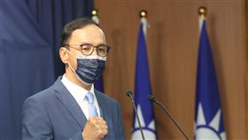 國民黨主席選舉　朱立倫呼籲團結（1）國民黨主席選舉25日舉行，候選人、前黨主席朱立倫（圖）晚間7時30分在國民黨中央黨部發表談話，宣布勝選，並表示他已分別致電感謝張亞中、卓伯源，以及現任黨主席江啟臣，希望大家團結在一起。中央社記者謝佳璋攝  110年9月25日