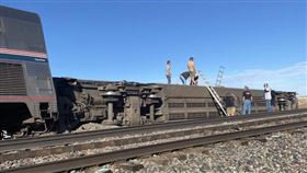 美國火車出軌翻覆 圖／翻攝自Jacob Cordeiro推特