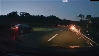 國道恐怖「風火輪」　噴火花車胎彈飛