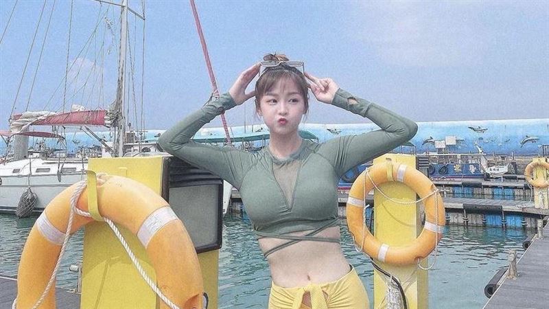薄紗裹胸洩溝　啦啦隊女神最辣龜仙人