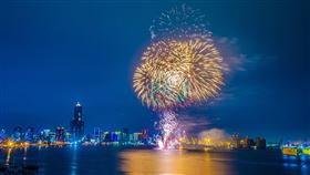 西子灣是觀賞國慶焰火的好地點之一（圖／高市觀光局提供）