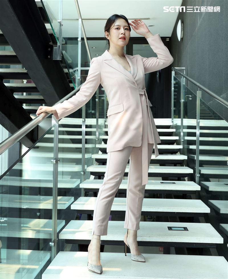 劉品言金鐘三立新聞網專訪。（記者邱榮吉/攝影）