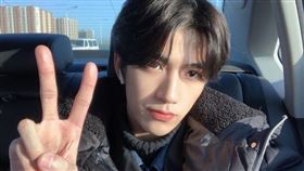 蔡正杰13歲在韓當練習生，返中國後以團體Odyssey出道。（圖／翻攝自Odyssey组合-蔡正杰微博）