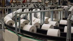 ▲美國爆發紙荒，目前就連COSTCO也祭出衛生紙限購令。（示意圖／pixabay）