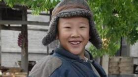 侯祥9歲就停止發育，進入演藝圈後一直飾演兒童角色。（圖／翻攝自百度百科） 