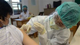 沈君毅醫師表示，不論接種何種疫苗多少都存有副作用（圖／台北慈院提供）