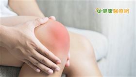 乾癬性關節炎是需要患者與醫師並肩長期抗戰的慢性疾病，雖無法根治，仍可透過治療達到穩定控制。