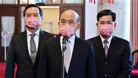 行政院長蘇貞昌上午出席「110年師鐸獎、教育奉獻獎及資深優良教師表揚大會」。（圖／行政院提供）
