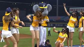 短今遭小翔惡整。（圖／翻攝自短今粉絲團）