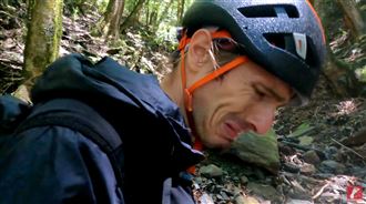 跑山獸找到罹難者後…驚見成群黃蝶！