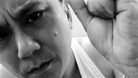 486先生日前貼出一封名為「應徵助理」的求職信，讓他直呼「這什麼啊？」引發討論。（圖／翻攝自「陳昶」粉專）