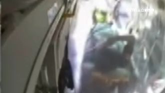 警遭辣椒水波及　所長被爆說：不會死