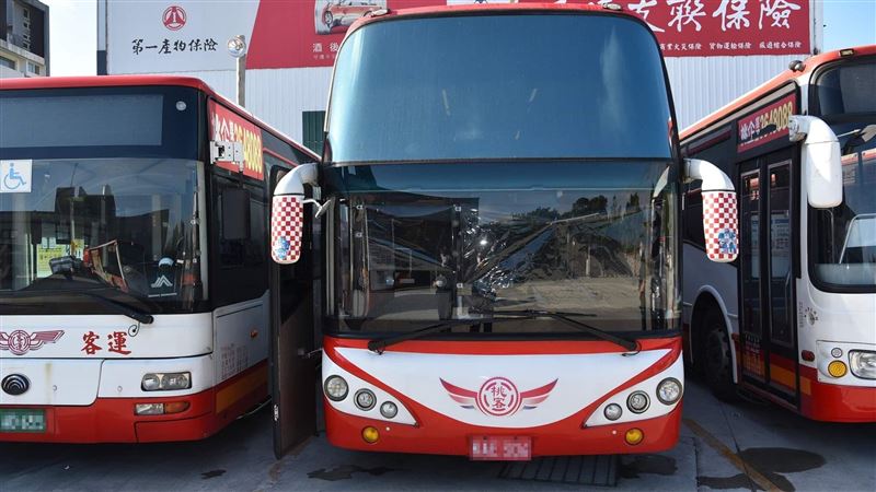 客運空車飄異味　驚見1男陳屍座位