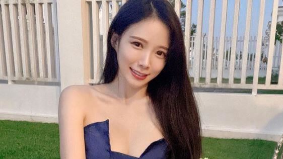 藍星蕾巨胸撐破內衣　任手猛抓被攝