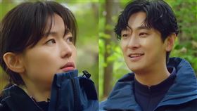 《智異山》全智賢、朱智勛。（圖／愛奇藝提供）