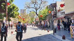 阿根廷首都唐人街週末一大早街景