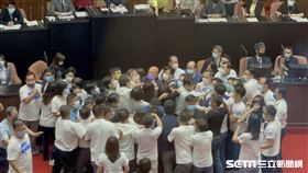圖／記者林恩如攝影 蘇貞昌 上台 藍委 推擠