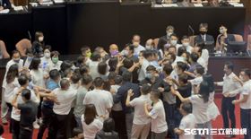 圖／記者林恩如攝影 蘇貞昌 上台 藍委 推擠